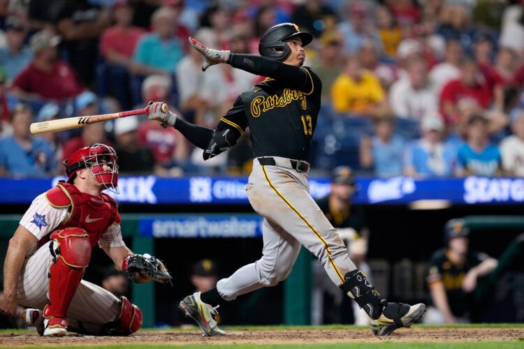 Bucs break out the lumber in beating Phillies